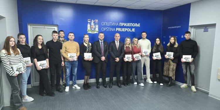 DODELjENE NAGRADE ZA NAJBOLJE UČENIKE I STUDENTE U PRIJEPOLJU