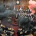Драма у Скупштини Србије: Испаљене димне бомбе, полиција у холу Скупштине