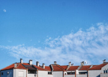 U Srbiji danas sunčano, ali uveče donosi kišu – temperatura do 20°C