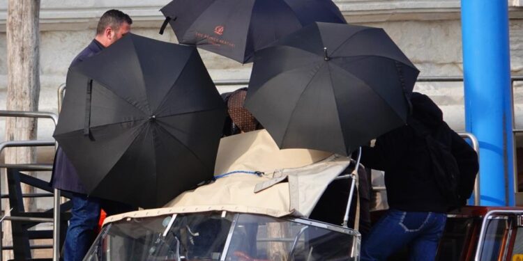 Madona bez šminke oduševila Italiju: Prirodna lepota na ulicama!