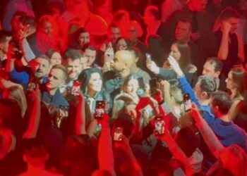 „Dragana Mirković postavila nove standarde: Spektakularan koncert u Njujorku!“