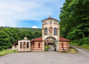 Pijani jeromonah pretio smrću igumanu, policija brzo intervenisala