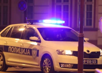 Incident u Novom Sadu: Mladić pao sa zgrade, dvojica povređeni nožem – optuženi za ubistvo u pokušaju ostaju u pritvoru
