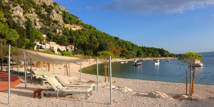 Tragedija na plaži: Čoveku amputirane noge nakon teške nesreće 1 Tragedija na plaži: Čoveku amputirane noge nakon teške nesreće