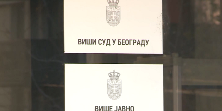 VJT poziva građane ispred Rektorata na poštovanje javnog reda i mirno ponašanje prema policiji