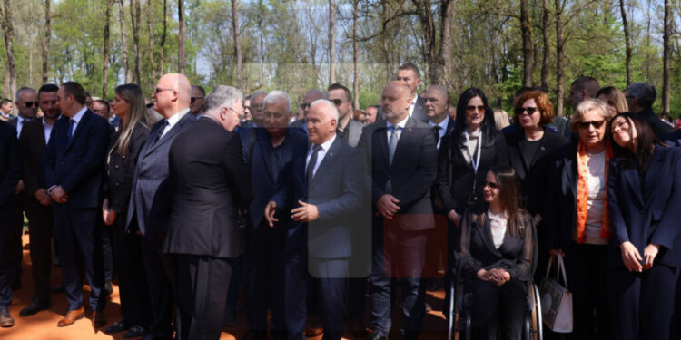 Vučić u Donjoj Gradini: Svaki pokušaj da se istaknu stradanja Srba tumači se kao okretanje prošlosti