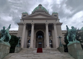 Administrativni dao saglasnost DRI za nova zapošljavanja, Grbović kažnjen opomenom.