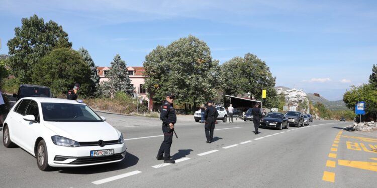 Uznemirujući incident: Vozač na pešačkom prelazu pokosio majku s bebom u kolicima