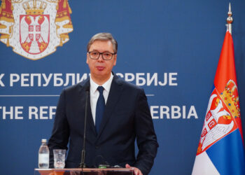 [gpt3]Napiši kratak novinarski naslov za vest i nemoj menjati suštinu: Predsednik Vučić prisustvovaće sutra puštanju u rad novog superkompjutera u Kragujevcu[gpt3]