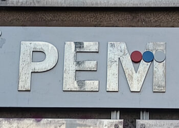 REM pozvao medije da na minut zatamne ekran u znak sećanja na žrtve masovnih ubistava