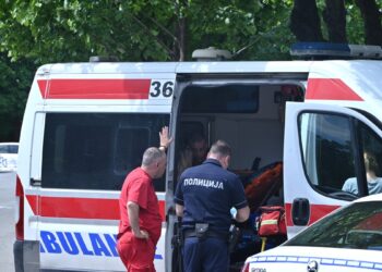 Stravičan napad u Umki: Muškarca premlatili i zapalili bakljama!
