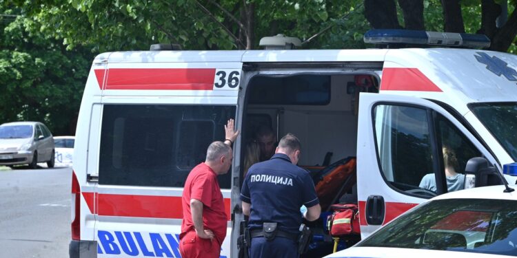 Stravičan napad u Umki: Muškarca premlatili i zapalili bakljama!