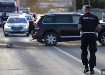 Teška saobraćajna nesreća na Ibarskoj magistrali: Kamion udario automobil!
