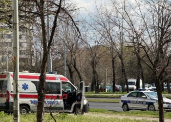 Teže povrede mladića: Izboden nožem ispred prodavnice u Rakovici
