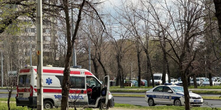 Teže povrede mladića: Izboden nožem ispred prodavnice u Rakovici