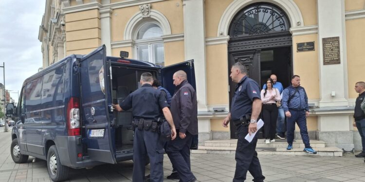 Sestra policajca iz Mionice: 'Nepravda je osudila našu porodicu na bol' - napadač dobio samo 5,5 godina 1 Sestra policajca iz Mionice: ‘Nepravda je osudila našu porodicu na bol’ – napadač dobio samo 5,5 godina