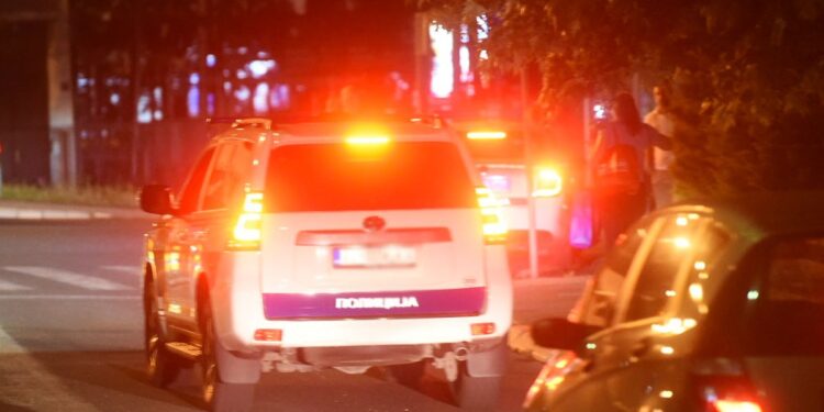 <p><strong>Krvava tuča na Voždovcu: Dvojica maloletnika brutalno napadnuta</strong></p> 1 Krvava tuča na Voždovcu: Dvojica maloletnika brutalno napadnuta