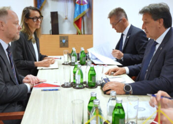 Gašić sa Hamiltonom: Srbija ostaje kredibilan partner i garant regionalne bezbednosti 1 Gašić sa Hamiltonom: Srbija ostaje kredibilan partner i garant regionalne bezbednosti