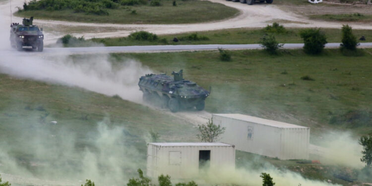 Kod Bujanovca taktička pokazna vežba u okviru prve zajedničke vojne vežbe Srbija-NATO 1 Kod Bujanovca taktička pokazna vežba u okviru prve zajedničke vojne vežbe Srbija-NATO