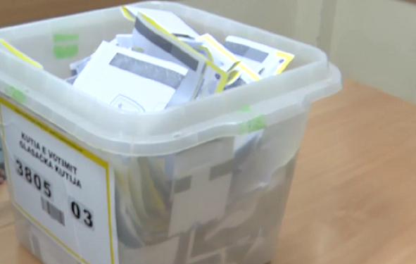 Za izbore 7. juna na KiM prijavile se 22 stranke, od kojih tri srpske i tri koalicije