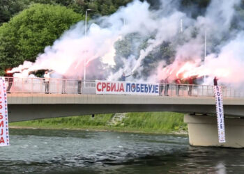Širom Srbije transparenti „Srbija pobeđuje“ u znak podrške Vučiću i politici stabilnosti