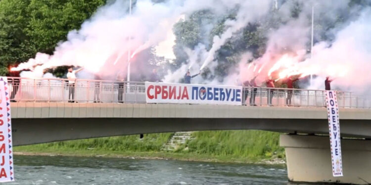 Širom Srbije transparenti „Srbija pobeđuje“ u znak podrške Vučiću i politici stabilnosti