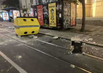 Gradska čistoća osudila vandalizam i uništavanje kontejnera na jučerašnjem protestu