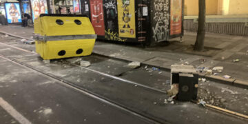 Gradska čistoća osudila vandalizam i uništavanje kontejnera na jučerašnjem protestu
