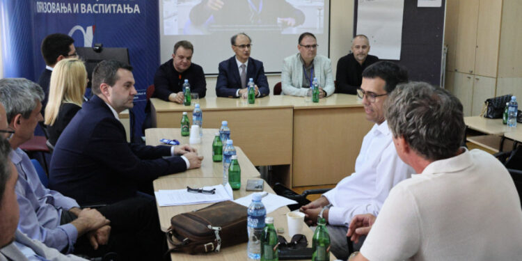 Macut: Smanjiti obim gradiva i unaprediti nastavu iz prirodnih nauka