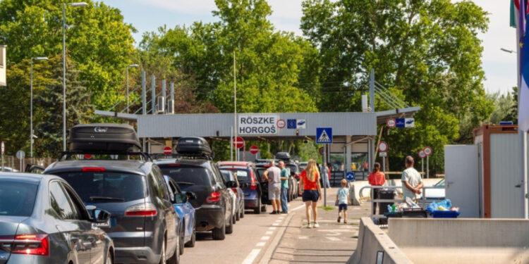 Višesatna zadržavanja teretnjaka na izlazu na prelazima, najduže na Horgošu 1 Višesatna zadržavanja teretnjaka na izlazu na prelazima, najduže na Horgošu