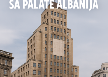 Uklonjen baner sa Palate Albanija