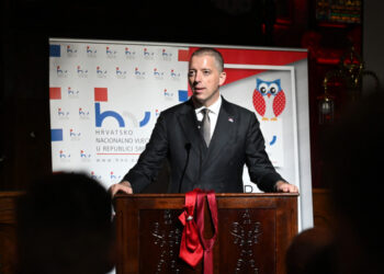 <p><strong>Obeležen Dan hrvatske zajednice u Srbiji u Subotici uz poruke saradnje</strong></p> Marko Đurić: Srpski i hrvatski narod dele odgovornost za izgradnju bolje budućnost 1 Obeležen Dan hrvatske zajednice u Srbiji u Subotici uz poruke saradnje Marko Đurić: Srpski i hrvatski narod dele odgovornost za izgradnju bolje budućnost