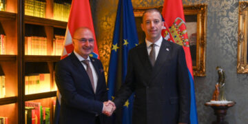 Đurić i Radman razgovarali o unapređenju odnosa Srbije i Hrvatske u Subotici Đurić sa šefom diplomatije Hrvatske Radmanom razgovarao o bilateralnim odnosima i prilikama na Zapadnom Balkanu