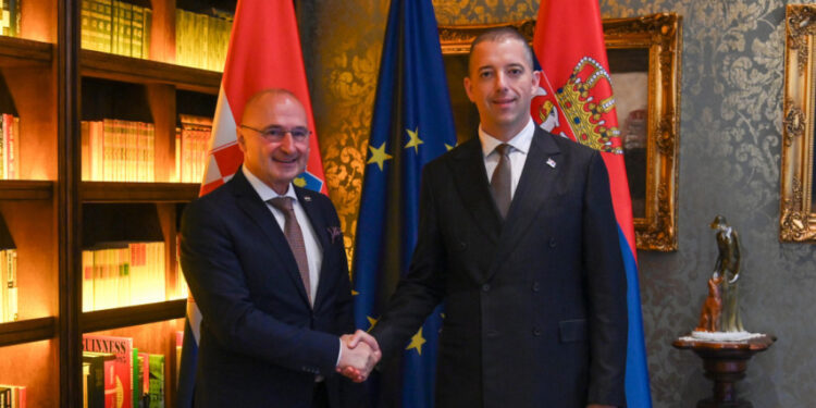 Đurić i Radman razgovarali o unapređenju odnosa Srbije i Hrvatske u Subotici Đurić sa šefom diplomatije Hrvatske Radmanom razgovarao o bilateralnim odnosima i prilikama na Zapadnom Balkanu 1 Đurić i Radman razgovarali o unapređenju odnosa Srbije i Hrvatske u Subotici Đurić sa šefom diplomatije Hrvatske Radmanom razgovarao o bilateralnim odnosima i prilikama na Zapadnom Balkanu