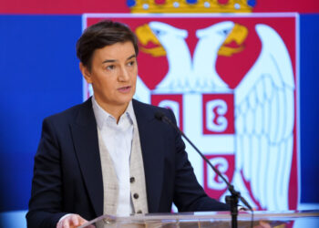 Brnabić komentarisala optužbe EU o zvučnom topu tokom protesta u Beogradu Ana Brnabić: Niko od ozbiljnih zvaničnika EU nije optuživao Srbiju za zvučni top