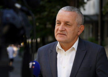 Sećanje na zločin u Ratkovićima: 24 žrtve pre 34 godine bez pravde Miodrag Linta: Ne smemo zaboraviti zločin u selu Ratkovići za koji niko nije odgovarao 1 Sećanje na zločin u Ratkovićima: 24 žrtve pre 34 godine bez pravde Miodrag Linta: Ne smemo zaboraviti zločin u selu Ratkovići za koji niko nije odgovarao