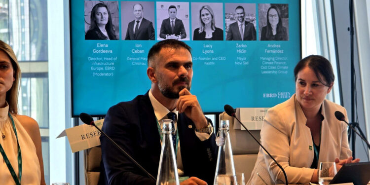 Mićin na sastanku Zelenih gradova u Londonu: Novi projekti za održivi razvoj Novog Sada Mićin učestvovao na sastanku gradonačelnika zelenih gradova EBRD u Londonu