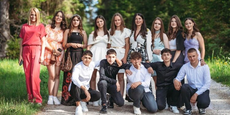 Osmi razred završilo 28 đaka u pet seoskih osnovnih škola 1 Osmi razred završilo 28 đaka u pet seoskih osnovnih škola