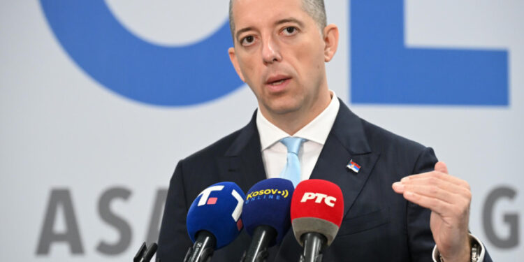 Đurić u Panama Sitiju potpisao sporazum o bezviznom putovanju za Srbiju Đurić u Panami sa šefom diplomatije Sent Vinsenta i Grenadina