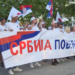 Grupa aktivista SNS pešice iz Aranđelovca stiže u Lazarevac pred skup u Beogradu Grupa građana koja je krenula iz Aranđelovca na skup u subotu u Beograd stigla u Lazarevac