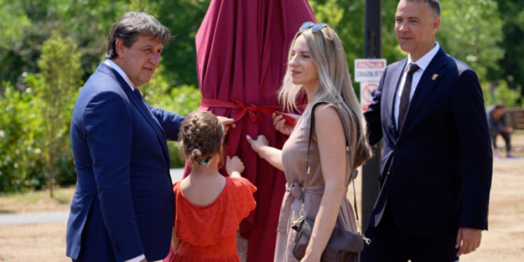 Otkrivena bista Dragiju Nestoroviću i otvoren park u Kruševcu Ministar Gašić otkrio bistu Dragiju Nestoroviću u Kruševcu